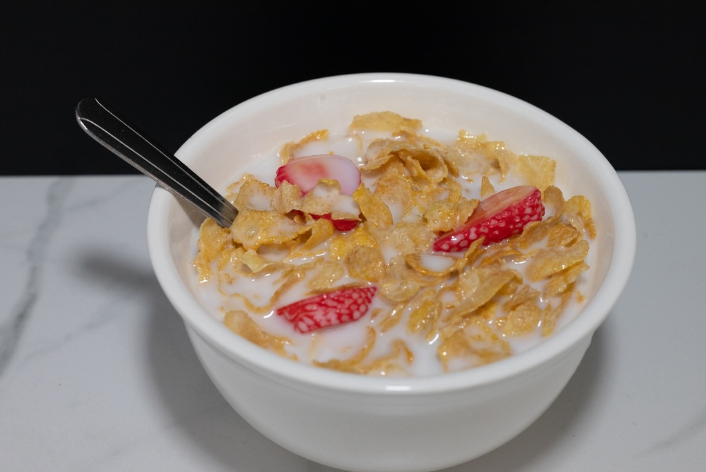 Cereal Bowl - Cornflakes with Strawberries
