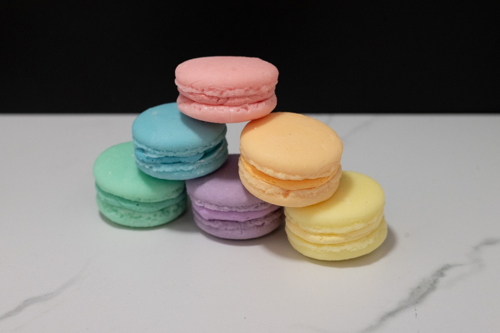 Large Macarons (Set of 6)