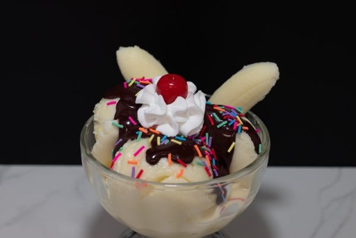 [501-SP] Deluxe Banana Sundae with Sprinkles