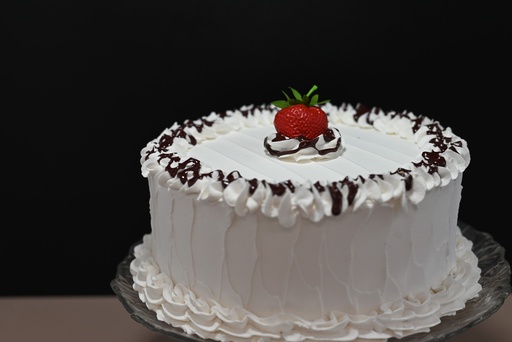[300] Large Vanilla Frosted Cake