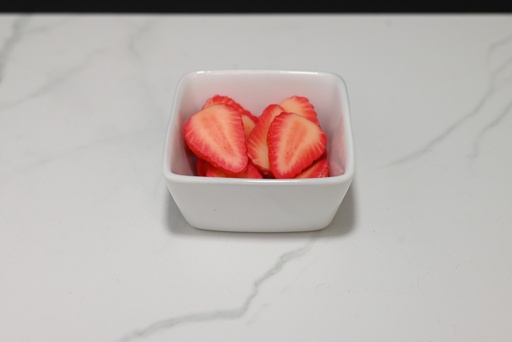 [982] Strawberry Halves (Set of 6)
