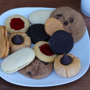 ASSORTED NAME BRAND COOKIES 760