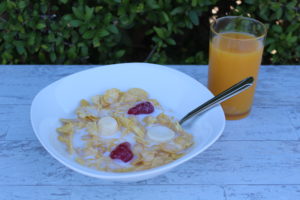 CORNFLAKES W STRAWBERRIES AND BANANAS 607SB