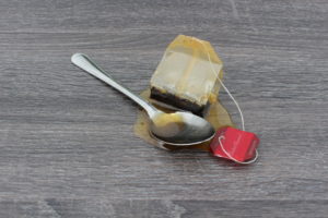 TEA BAG AND SPOON IN PUDDLE 511S