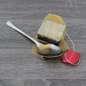 TEA BAG AND SPOON IN PUDDLE 511S