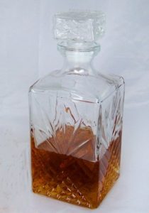 LUvQe RbHPM BHjOe 567 WHISKEY DECANTER